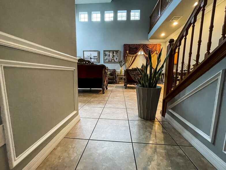 Building Photo - 1114 Darnaby Way