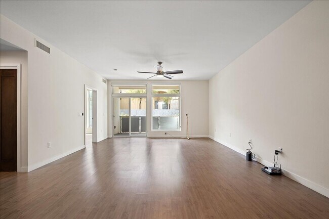 Building Photo - Resort Style Amenities in a Luxury, Modern 2 Bedroom Condo