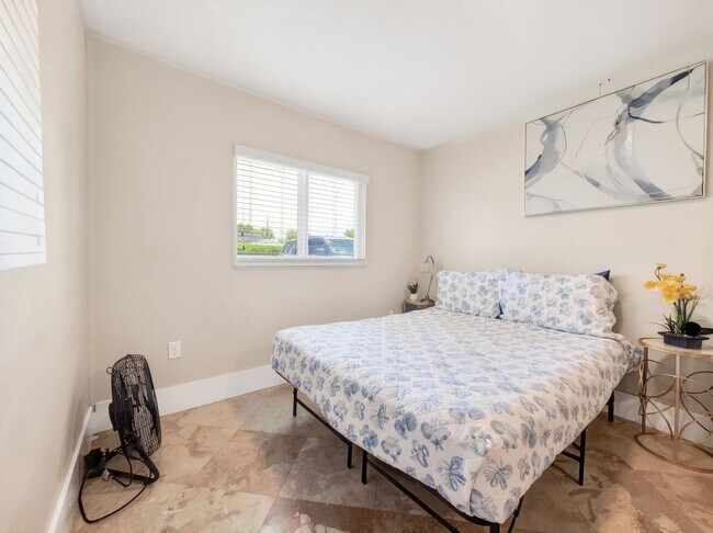 Building Photo - Discover the perfect Naples Park rental just minutes from the beach.