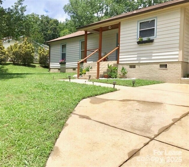 Building Photo - 501 Vista Grande Cir
