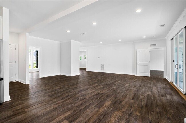 Building Photo - 413 Weston Park
