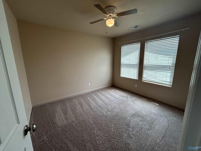 Building Photo - 115 Farmington Dr