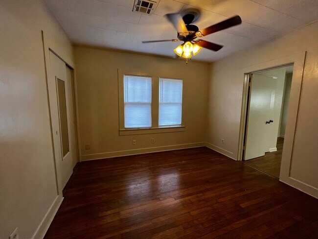 Building Photo - 119 St Julien Ave