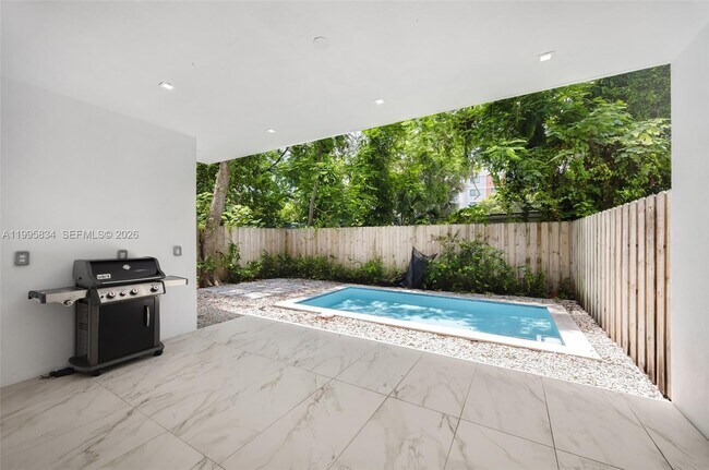 Building Photo - 3164 Plaza St