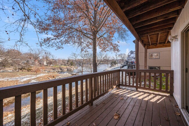 Building Photo - Renovated Lakefront 5 Bedroom Home with 2 Garages!