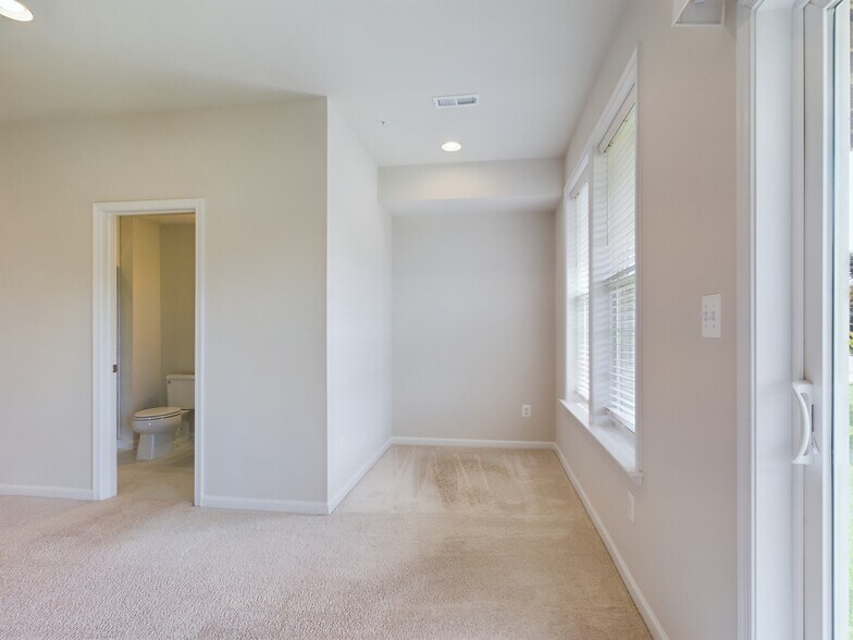 Building Photo - 25 Chester Ct