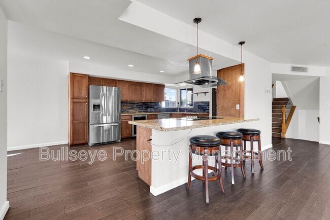 Building Photo - 1333 E Donner Dr