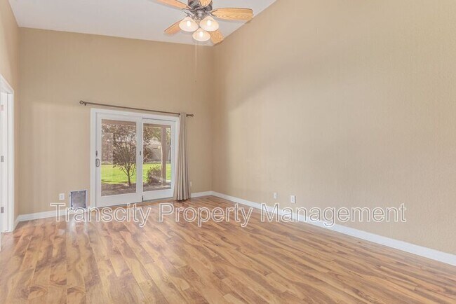 Building Photo - 1028 E Orchid Ln