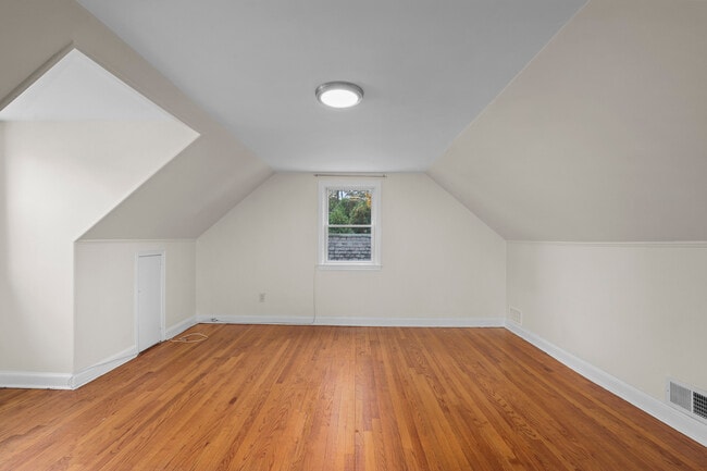 Building Photo - 216 S Poe St