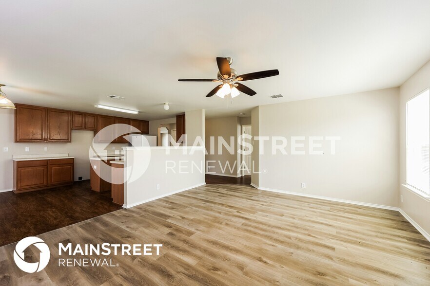 Building Photo - 823 Creek Gate