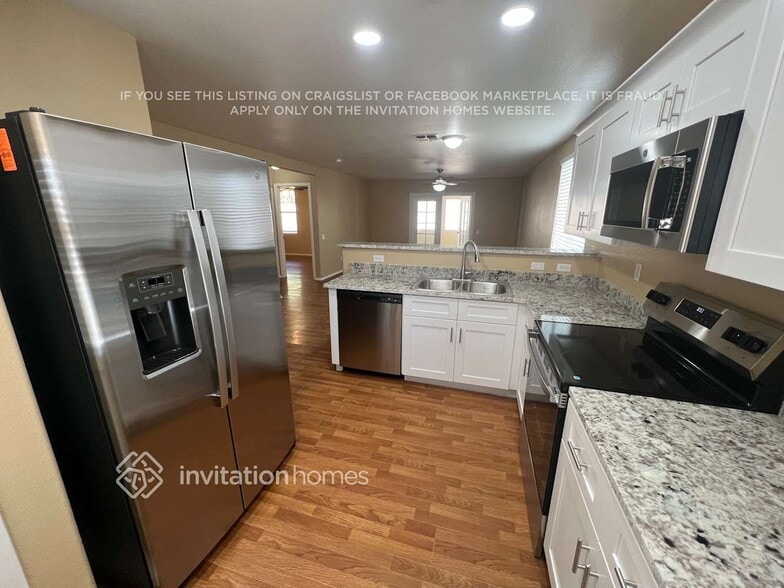 Building Photo - 1868 W Renaissance Ave