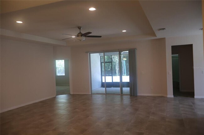 Building Photo - 5033 SW 56th St