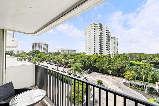 Building Photo - 2121 N Ocean Blvd