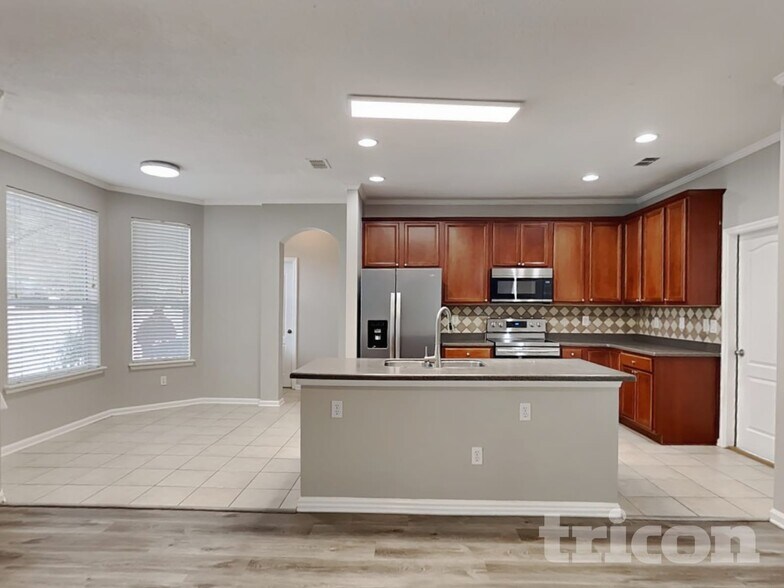 Building Photo - 10818 Birchard Ln