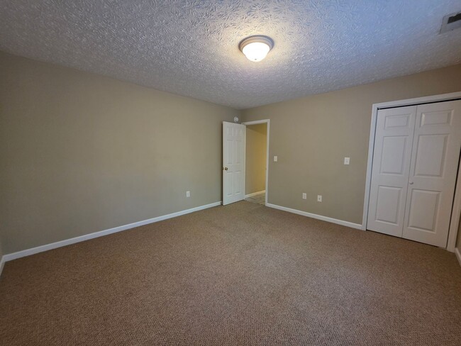 Building Photo - 345 Farina Dr