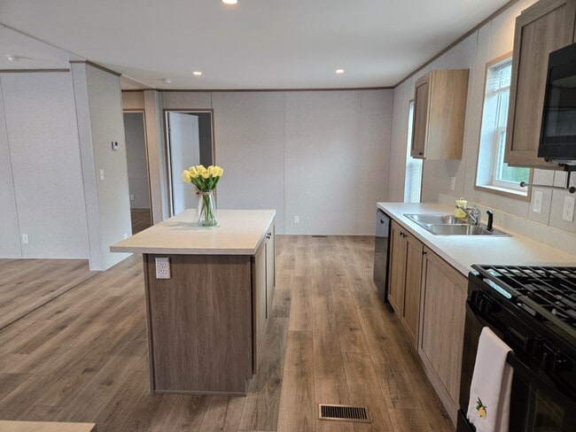 Building Photo - 2121 Panhandle Rd