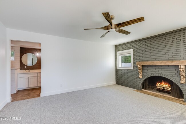 Building Photo - 4427 E Turney Ave