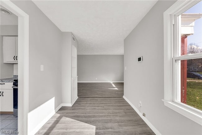 Building Photo - 2521 Greenvale Rd