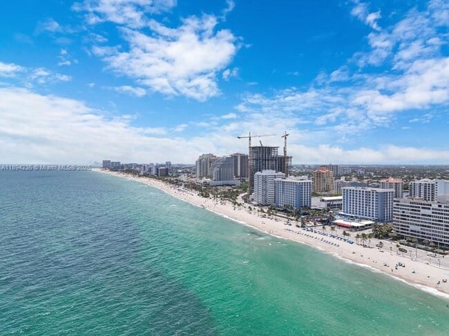 Building Photo - 3000 Riomar St