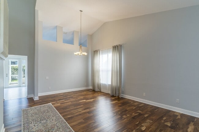 Building Photo - Beautiful 4/2 home Located on a tree lined street in the gate of country club community of the Hu...