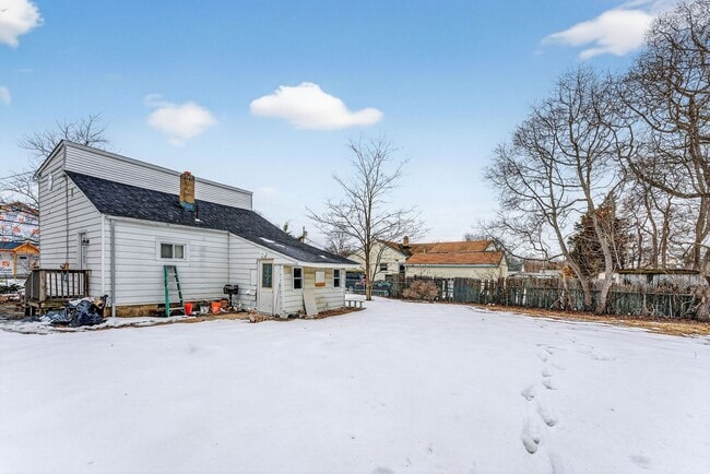 Building Photo - 24 Steinhardt Ave