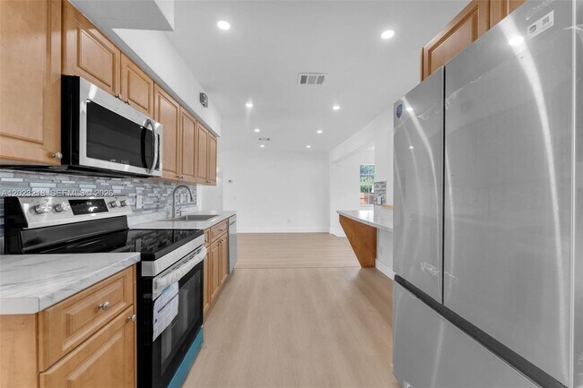 Building Photo - 7150 SW 10th St