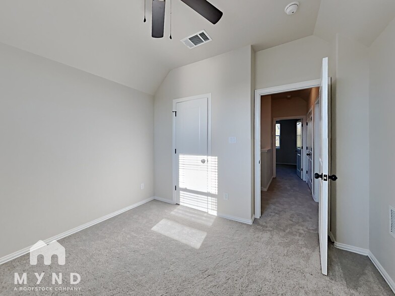 Building Photo - 5612 San Jacinto Dr