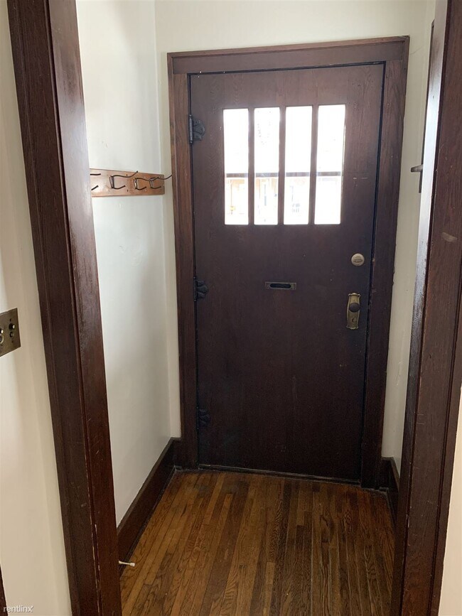 Building Photo - 3 br, 1 bath House - 300 Brown St SE 300 B...