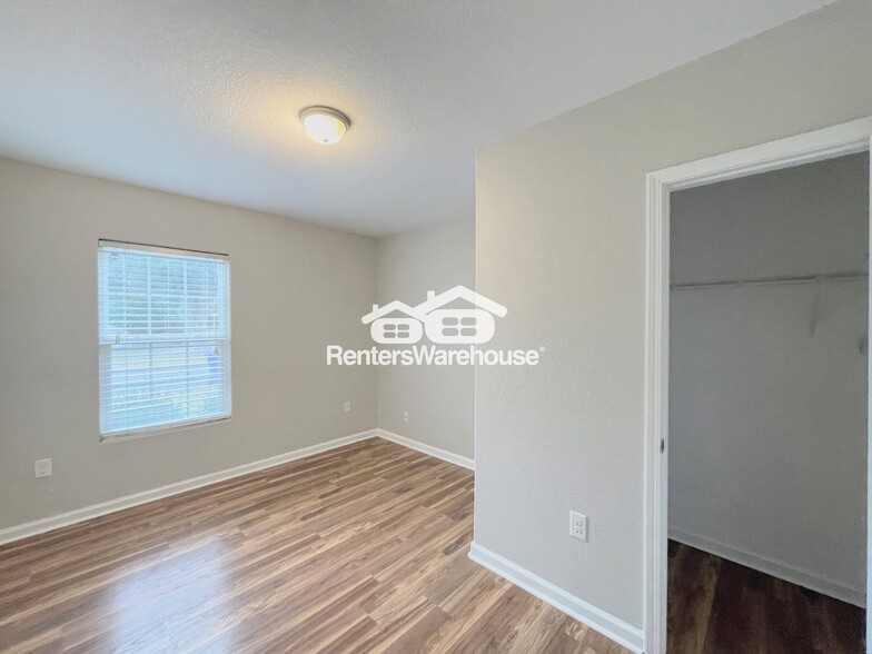 Building Photo - 3417 Peronne Ave