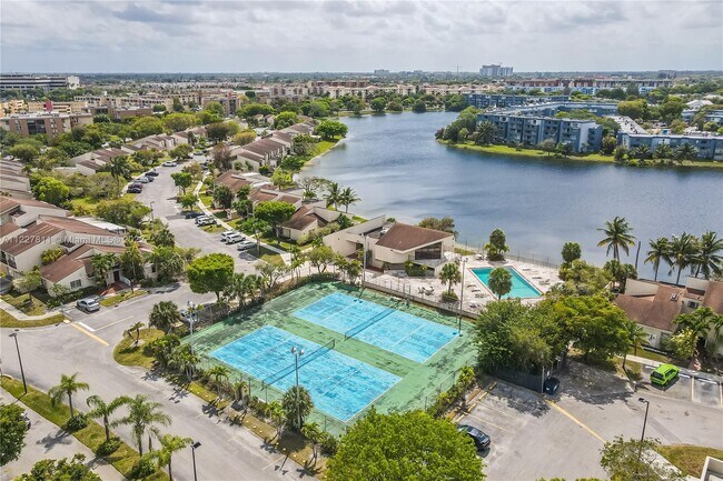 Building Photo - 9179 Fontainebleau Blvd