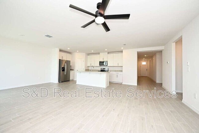 Building Photo - 2106 Rosewood Dr