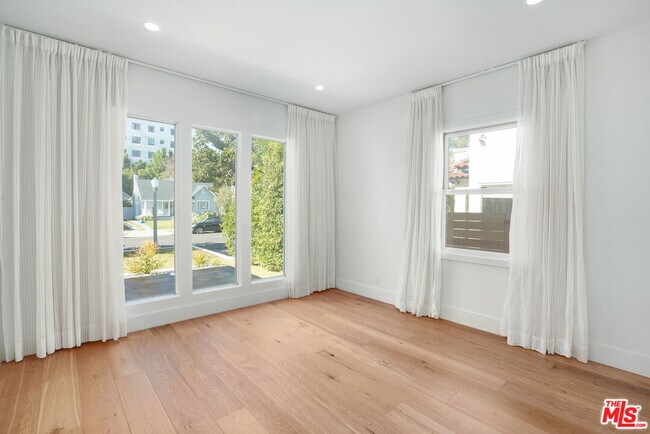 Building Photo - 564 N Arden Blvd