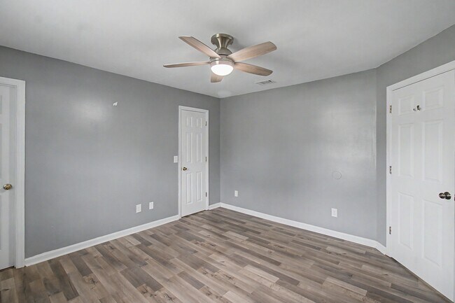 Building Photo - 1651 Latham Ct
