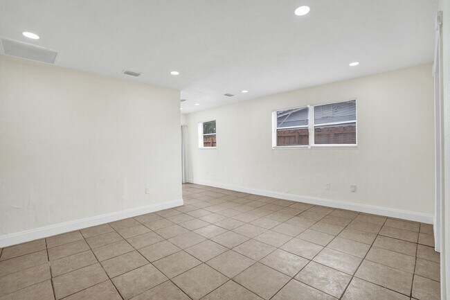 Building Photo - 4BR Corner Home (4th from FL Room) | No HOA | Large Fenced Yard | Move-In Ready