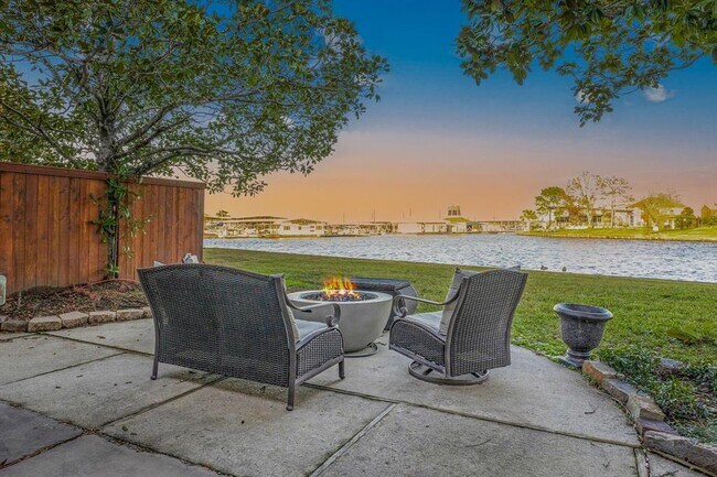 Primary Photo - 3942 Knollcrest Dr