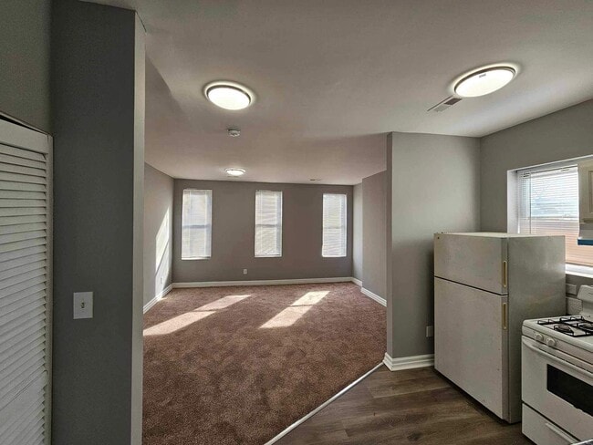 Building Photo - 2412 Huron St