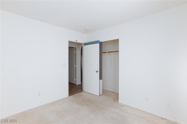 Building Photo - 9590 Bandera Creek Ave