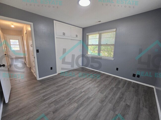Building Photo - MWC Rental 3 Bed
