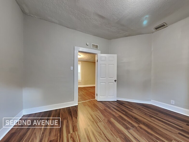 Building Photo - 1548 W 23rd St