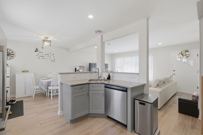 Building Photo - 1506 W Palm Dr