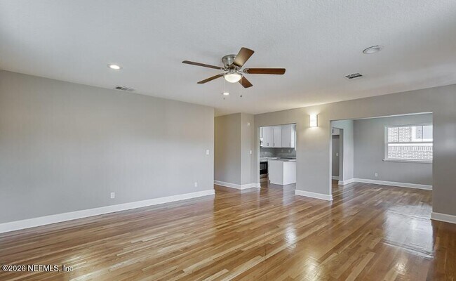 Building Photo - 2819 Oak St