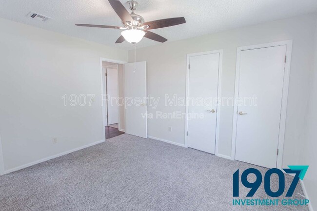 Building Photo - 1008 NW 7th Pl