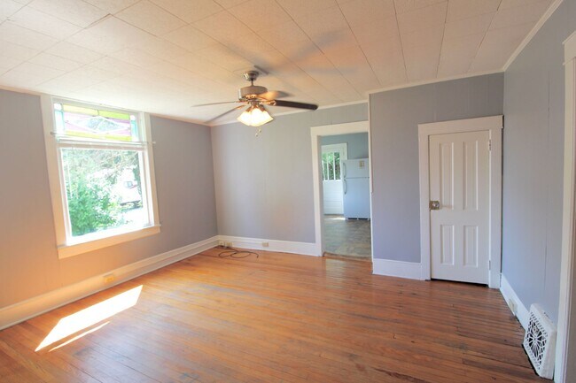 Building Photo - 501 Collicello St