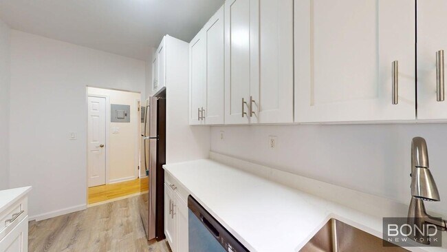 Building Photo - 605 W 170th St