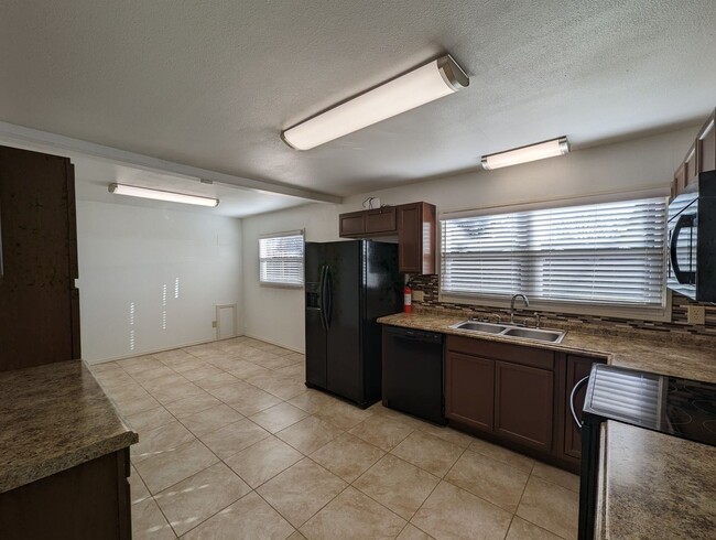 Building Photo - Updated, All Electric, Three Bedroom with ...