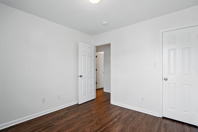 Building Photo - 401 Whitehall Ct
