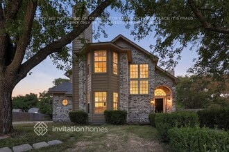 Building Photo - 9218 Oak Hollow Dr