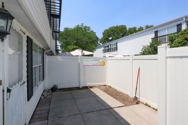 Building Photo - 601 E 4010 S