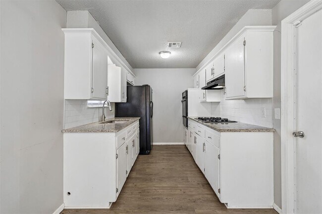 Building Photo - 4008 SE 46th St