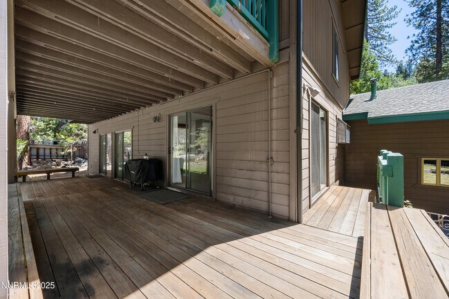Building Photo - 445 Country Club Dr